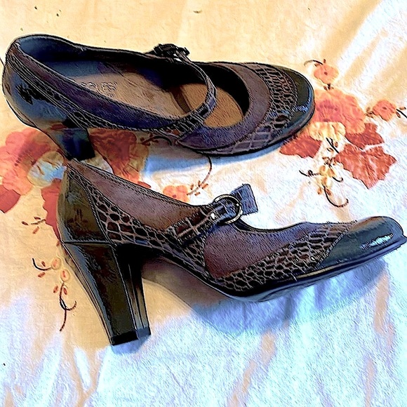 AEROSOLES Leather Heels Pumps Roller Rink Size 6 - Picture 1 of 4
